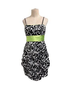 Jump Apparel Black & White Scroll Print Dress With Green Sash Size 14 Made In US